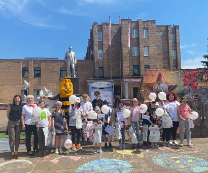 Конкурс рисунка на асфальте «Детство без войны»
